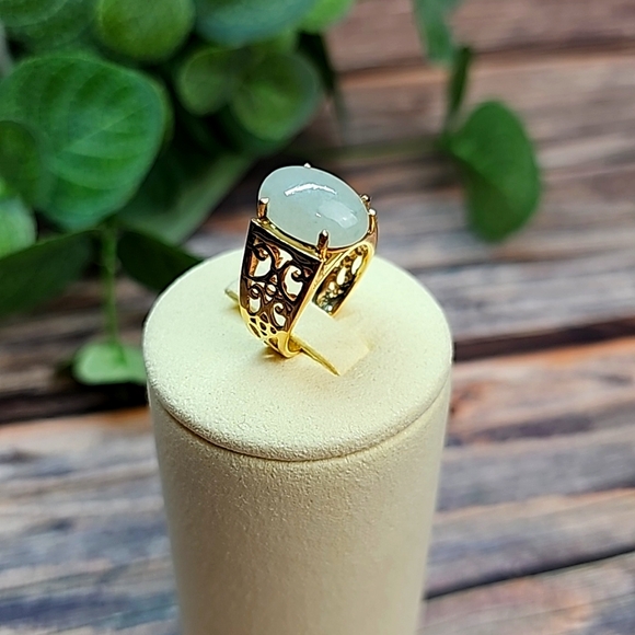 Thailand Jewelry - BEAUTIFUL OVAL JADE CUSTOM 14KT YELLOW GOLD FILIGREE RING